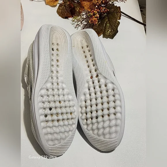 Nike White Athletic Sneakers - Picture 6 of 7